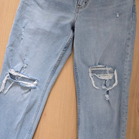 Abercrombie & Fitch The Mom High Rise Jean Light Washed Distressed 27/4 XS Short - Picture 4 of 10